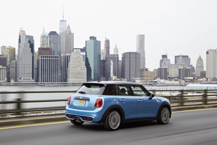  Mini Cooper S 5-Door 2015 года  (US) (фото 9 из 27)